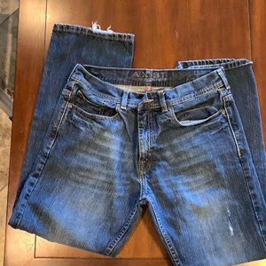 Men’s Axist jeans size 32x29. Light signs of wear. Loose fit.
